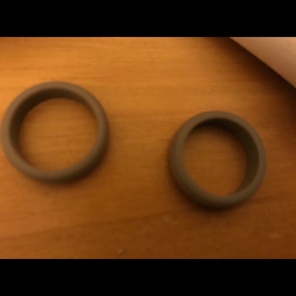 Ladies Qalo Silicone Rings - Picture 3 of 3